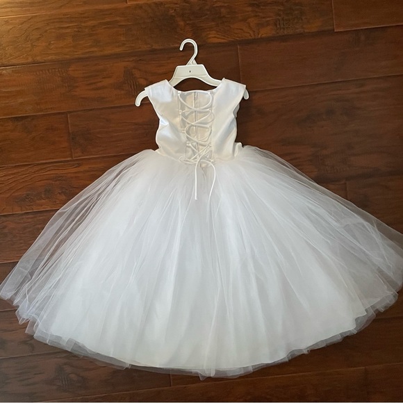 Fancy Kids - White, Size 8, Flower Girl Princess Dress, First Communion Dress - Picture 3 of 9
